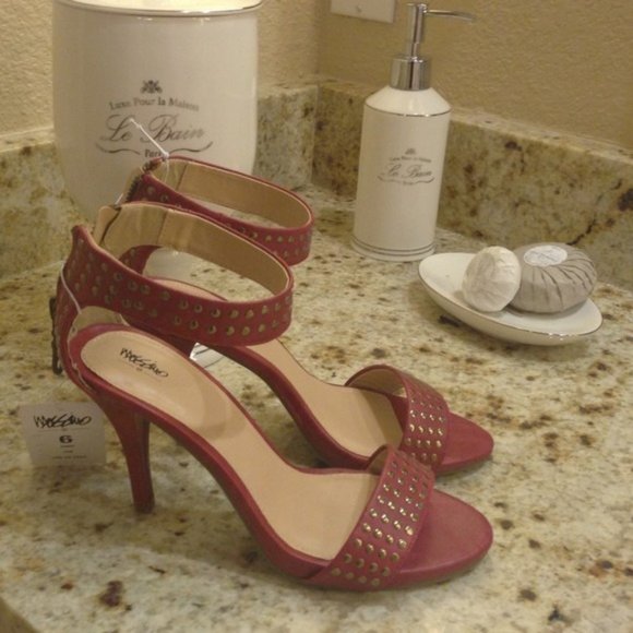 ❤️Host Pick❤️Red Ankle‎ Strap Heels - Picture 1 of 4